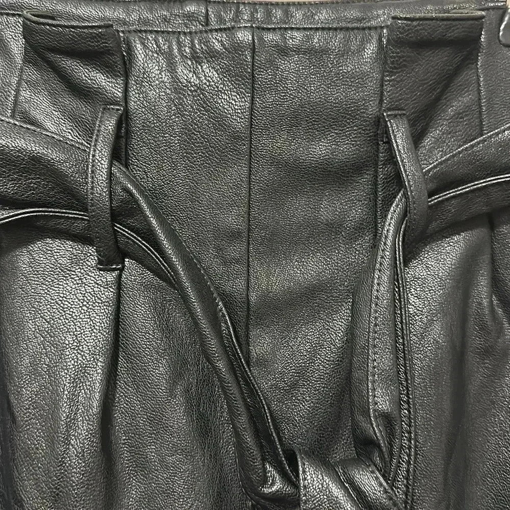 Commando - Picture 4 of 7